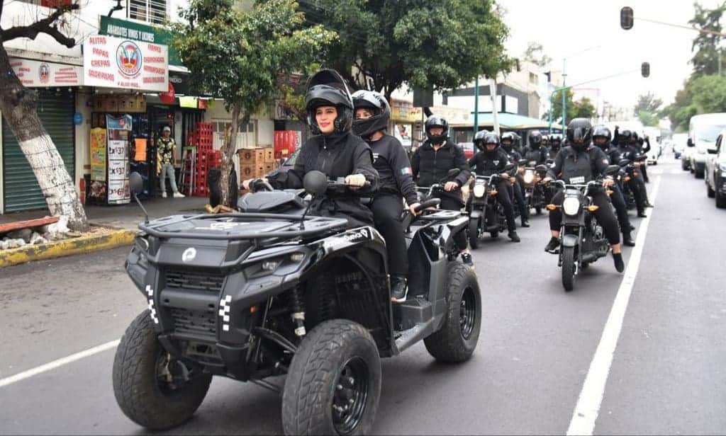 VIDEO: Con gritos y jalones, alcaldesa con licencia de Cuauhtémoc Sandra Cuevas inicia recorrido por CDMX
