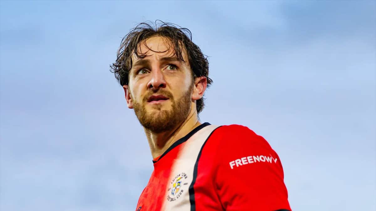 Video: Futbolista del Luton Town sufrió un paro cardíaco; el partido fue suspendido