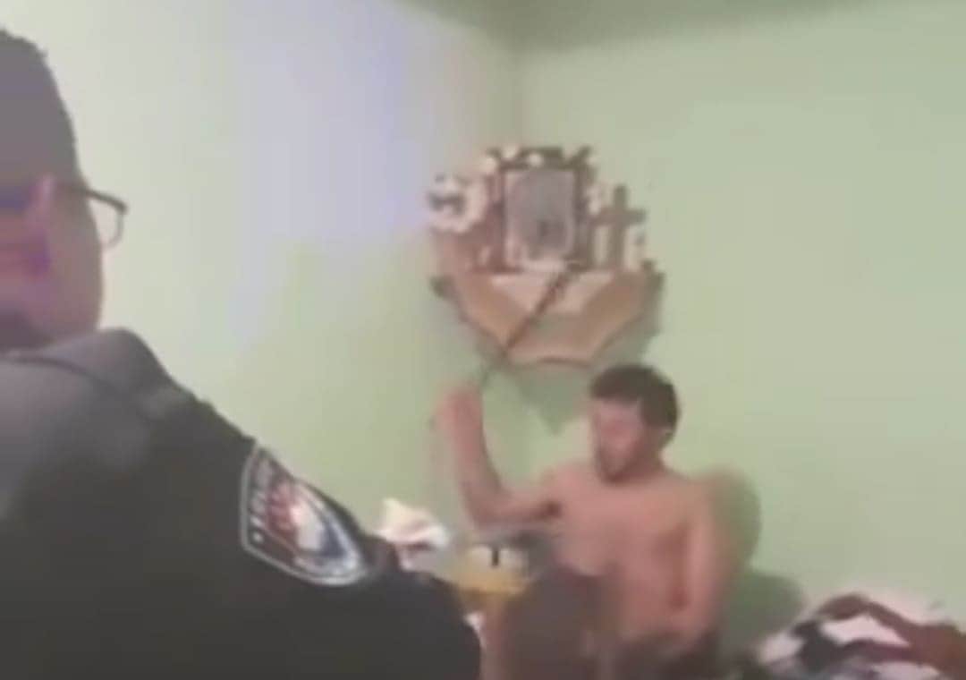 VIDEO: Policía de Cancún sufre mutilación de dedos al repeler un ataque con machete; agresor murió