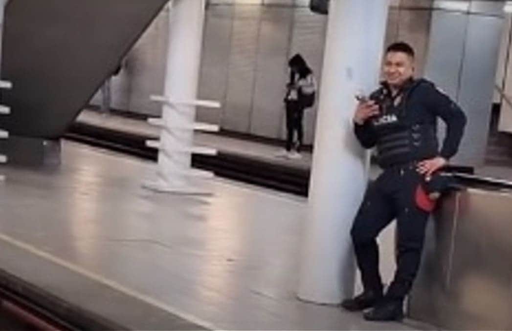 VIDEO: Policía del Metro de CDMX se hace viral por motivar a pasajeros para no llegar tarde