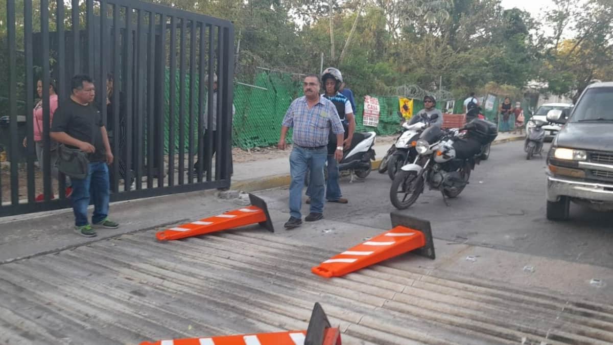 Ciudadanos se manifiestan en contra de privatización del parque 'Xaman Ha' en Ciudad Mayakoba, Playa del Carmen