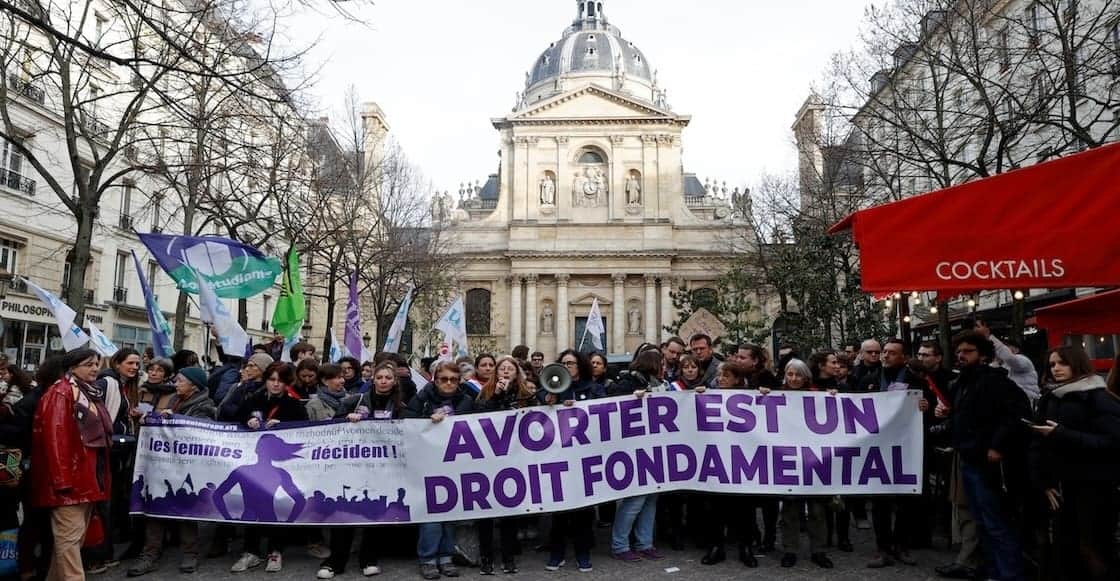 Francia se convierte en el primer país del mundo en reconocer el aborto en su Constitución