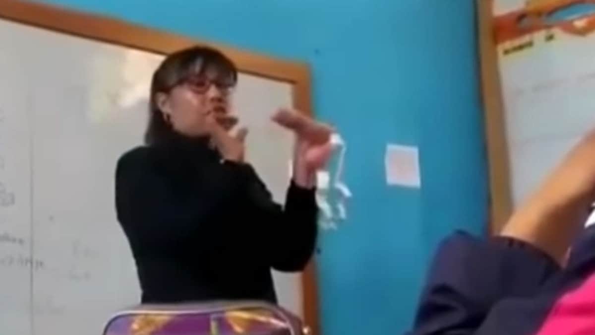 VIDEO: Maestra genera polémica en redes al enseñar a poner un condón con la boca