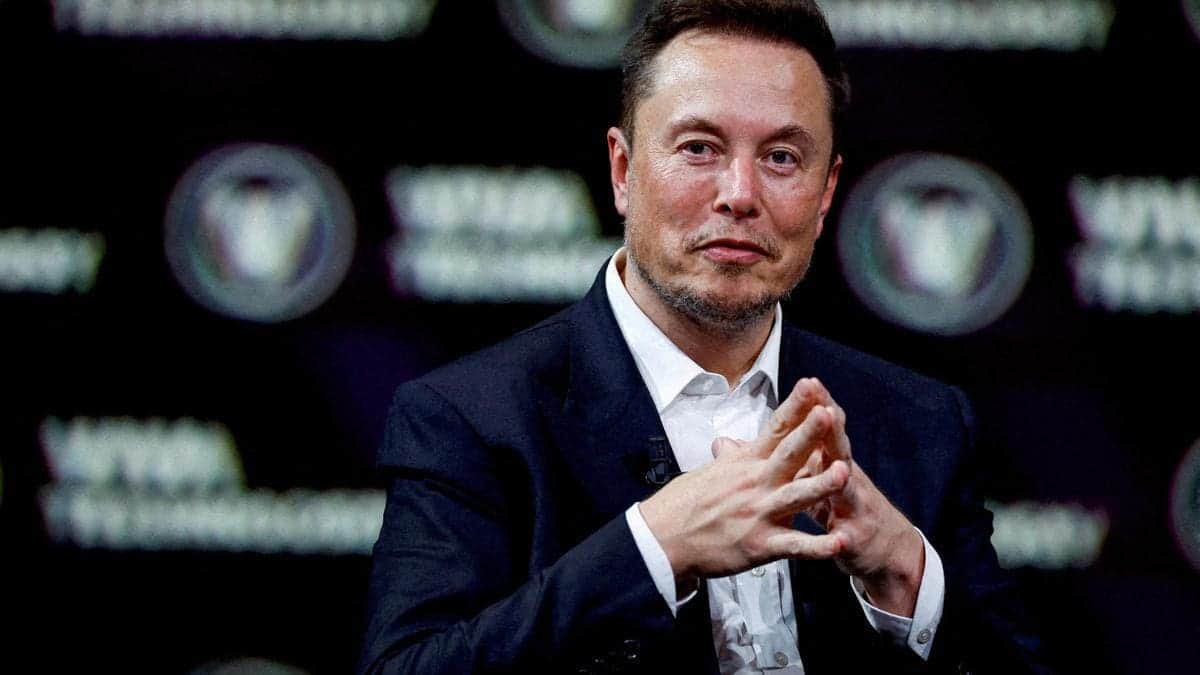 Musk confirma que nuevos usuarios de X deberán pagar 'pequeña tarifa' anual por publicar e interactuar