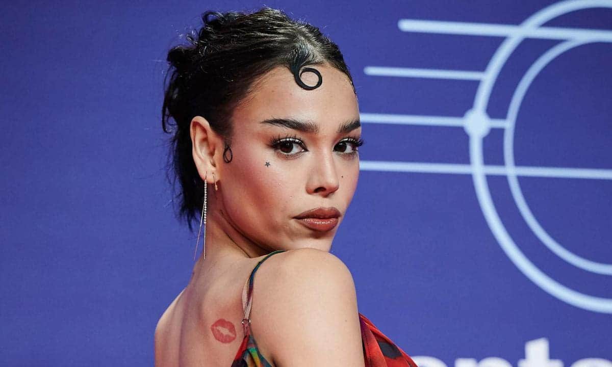 Critican a Danna Paola por decir en plena entrevista que prefiere España y no a México