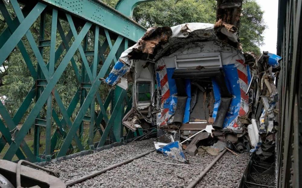 Fuerte choque de trenes causa 60 heridos en Buenos Aires, Argentina