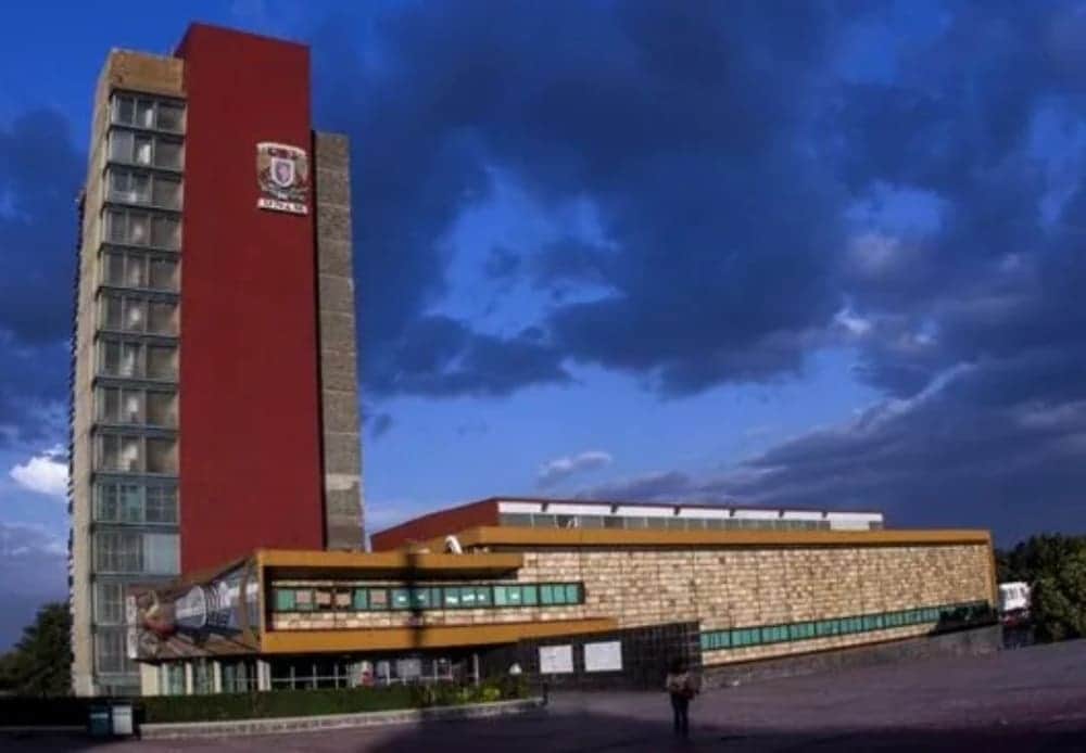 Denuncian presunto robo a mano armada en la Facultad de Odontología de la UNAM