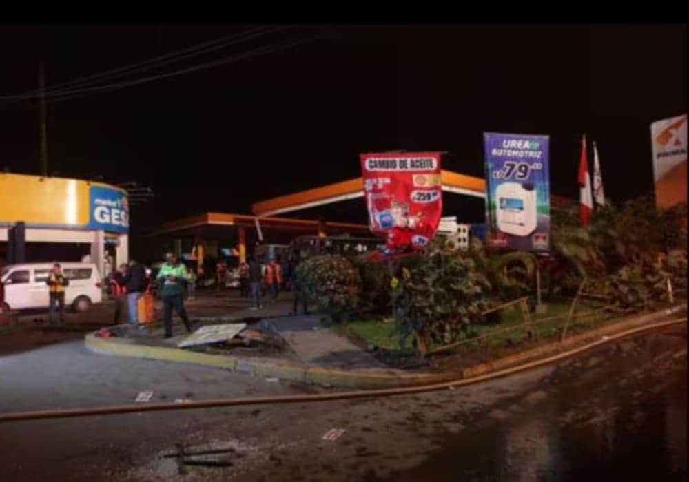 VIDEOS: Un muerto y 27 heridos deja la explosión de una gasolinera en Lima, Perú