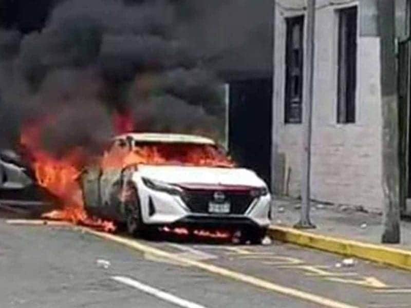 Manifestantes queman patrulla y vandalizan palacio municipal por falta de agua en Veracruz