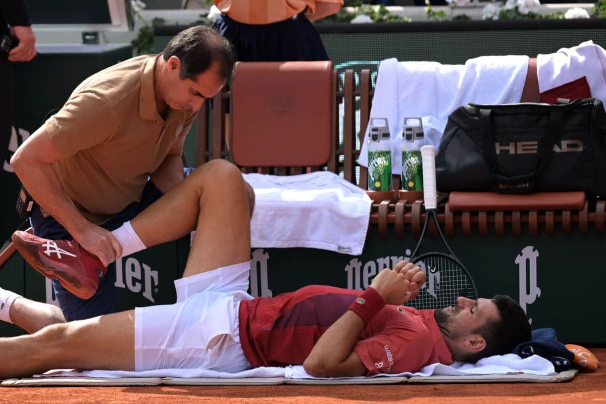 El tenista Novak Djokovic se retira de Roland Garros por una lesión