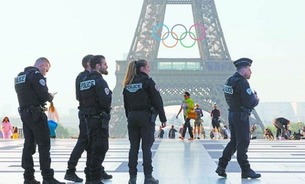 París garantiza la seguridad en los Juegos Olímpicos con IA, drones, jets y escuadrones policiales