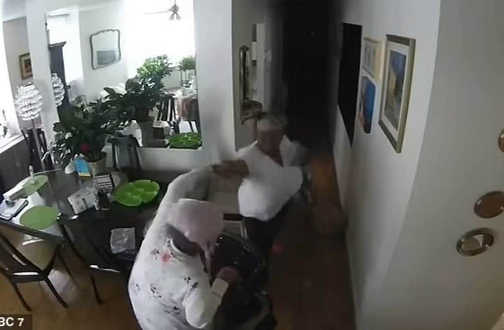 Enfermera golpea con sartén a abuelita de 95 años que la contrató