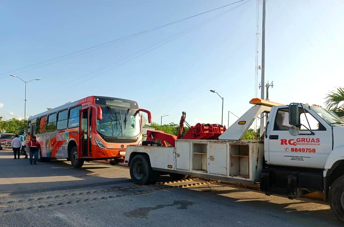 Video: Habilitan autobuses gratis en Cancún y retienen unidades abusivas; reculan transportistas