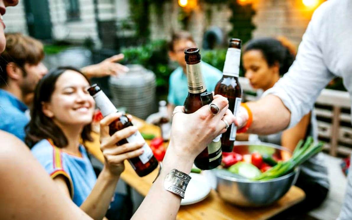 Generación Z, la que menos consume cerveza en México