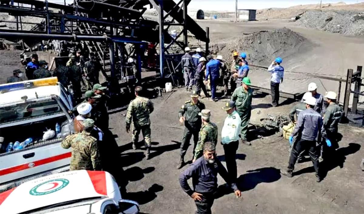 Video: Más de 50 muertos tras explosión en una mina de carbón en Irán