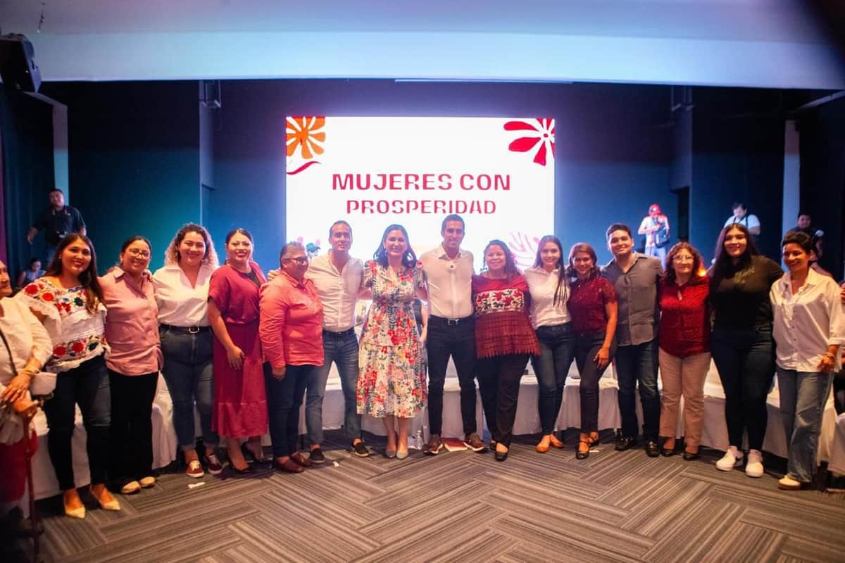 Cientos de féminas reciben al senador Eugenio Segura en el foro “Diálogos por la prosperidad de las mujeres de Solidaridad”
