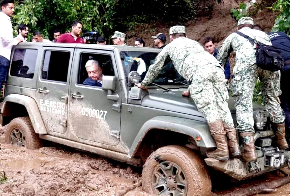 Desvían recursos para desastres naturales a las obras insignia de AMLO