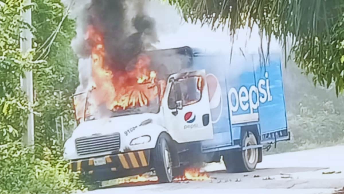 Reportan quema de vehículos y negocios en Tabasco