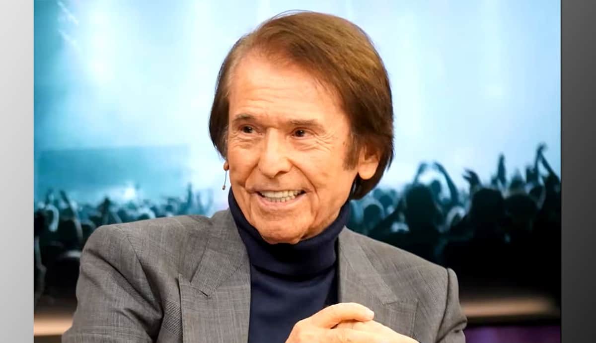 Sufre fallo cardiaco Raphael; lo hospitalizan de urgencia en Madrid