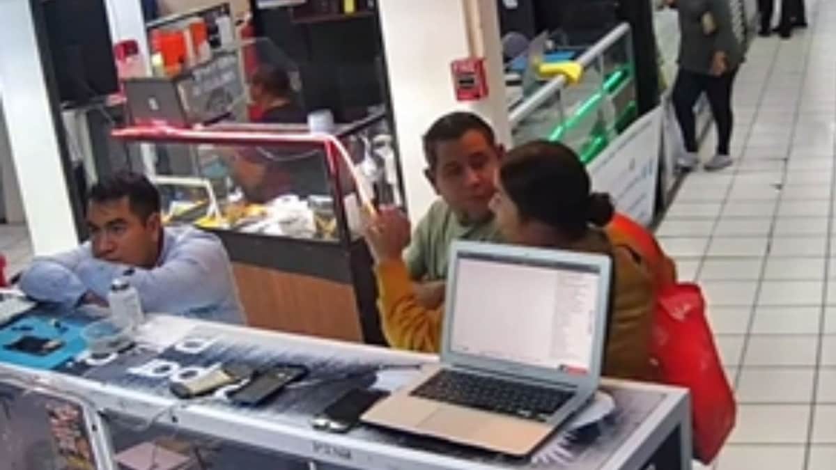 Video: Mujer pasa vergonzoso momento al abrazar a otro hombre que no era su esposo en Monterrey