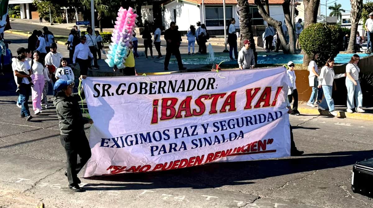 Video: Marchan miles en Culiacán, Sinaloa, contra la narcoguerra y el gobernador Rubén Rocha Moya