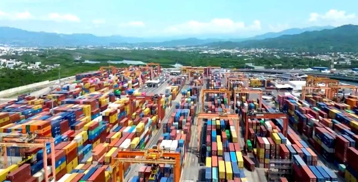 Colapso en las aduanas deja dos mil 400 contenedores varados en Chihuahua y Tamaulipas