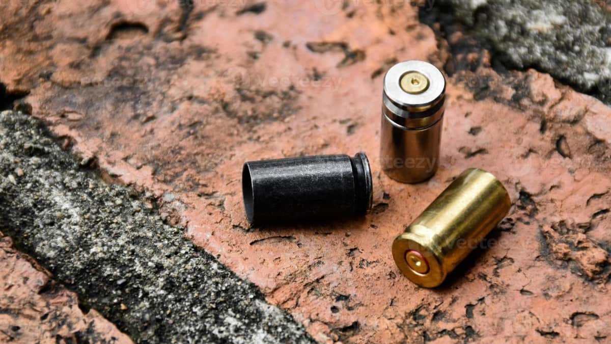 Hombre golpea a su hijo y esposa en plena calle y es baleado por su vecino, en Argentina