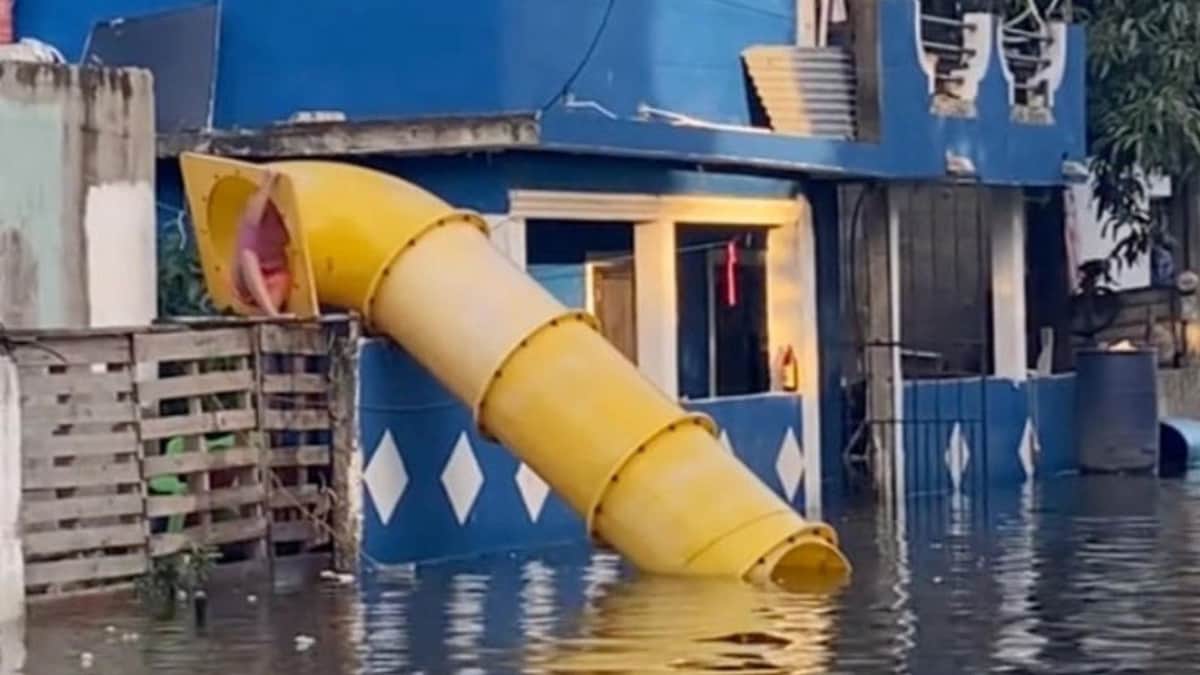 Video: Niños aprovechan inundaciones para instalar tobogán casero en Tampico, Tamaulipas