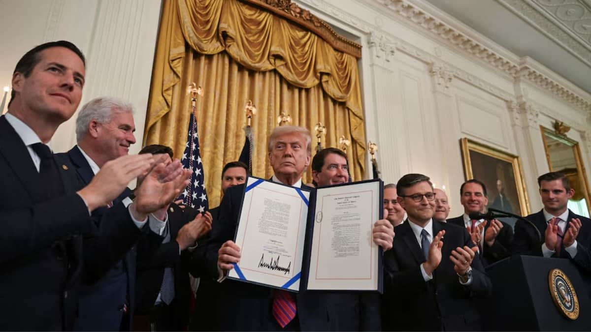 Aprueba Donald Trump ley para regular el uso de criptomonedas