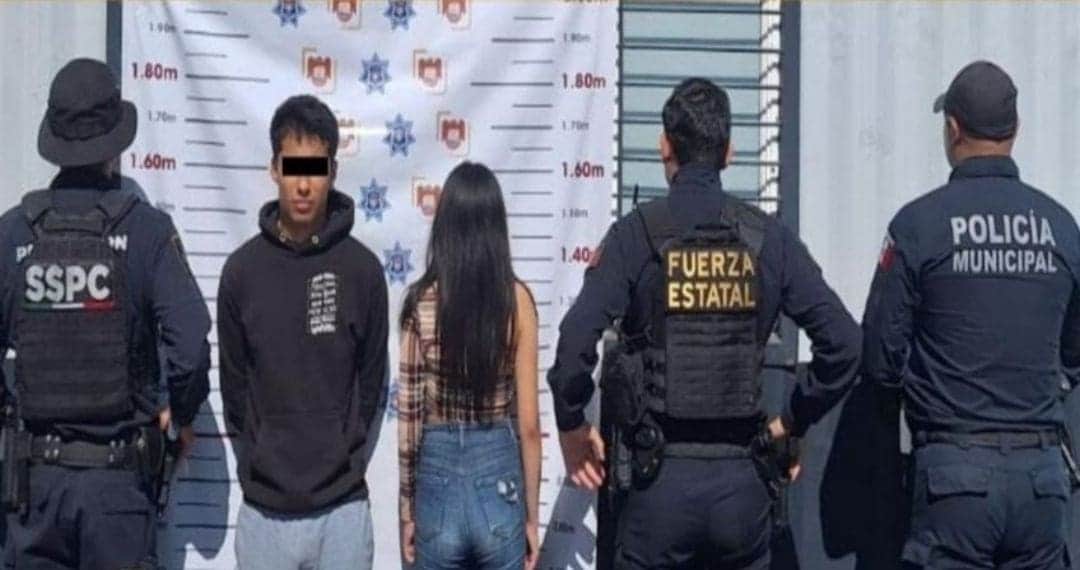 Detienen a dos sujetos por llevar un "cuerno de chivo" en Baja California; una era una adolescente de 15 años