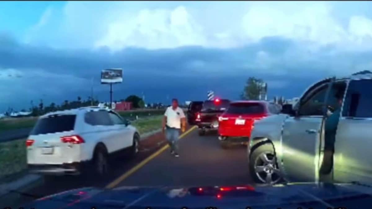 Video: Hombres armados amedrentan a familia en la carretera Puebla-Atlixco por "viajar muy lento"