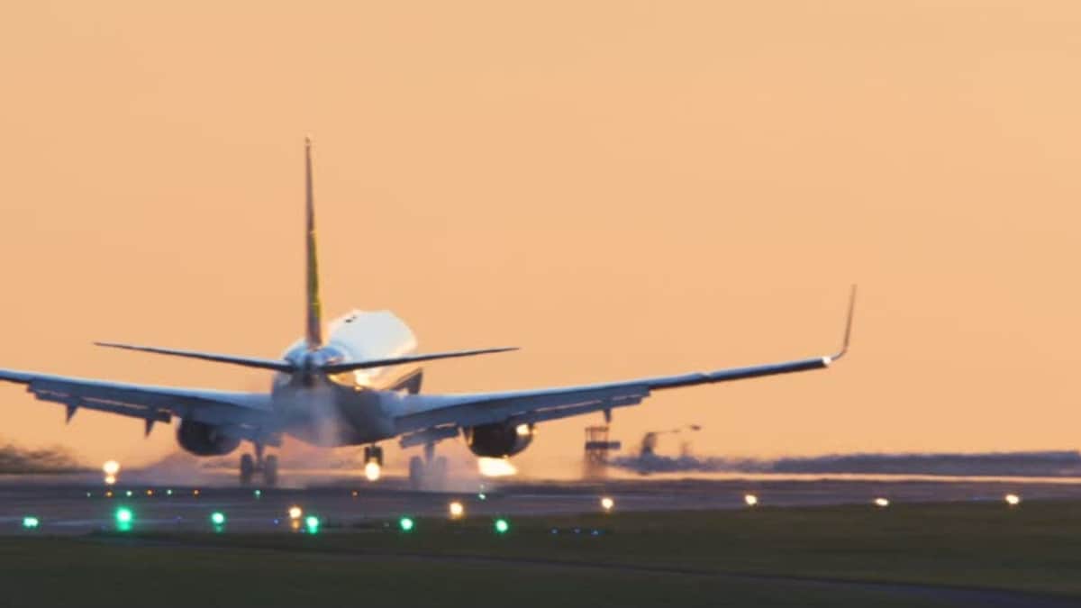 Avión que salió de Cancún a Nueva Jersey aterriza de emergencia en Florida, Estados Unidos; hay tres heridos