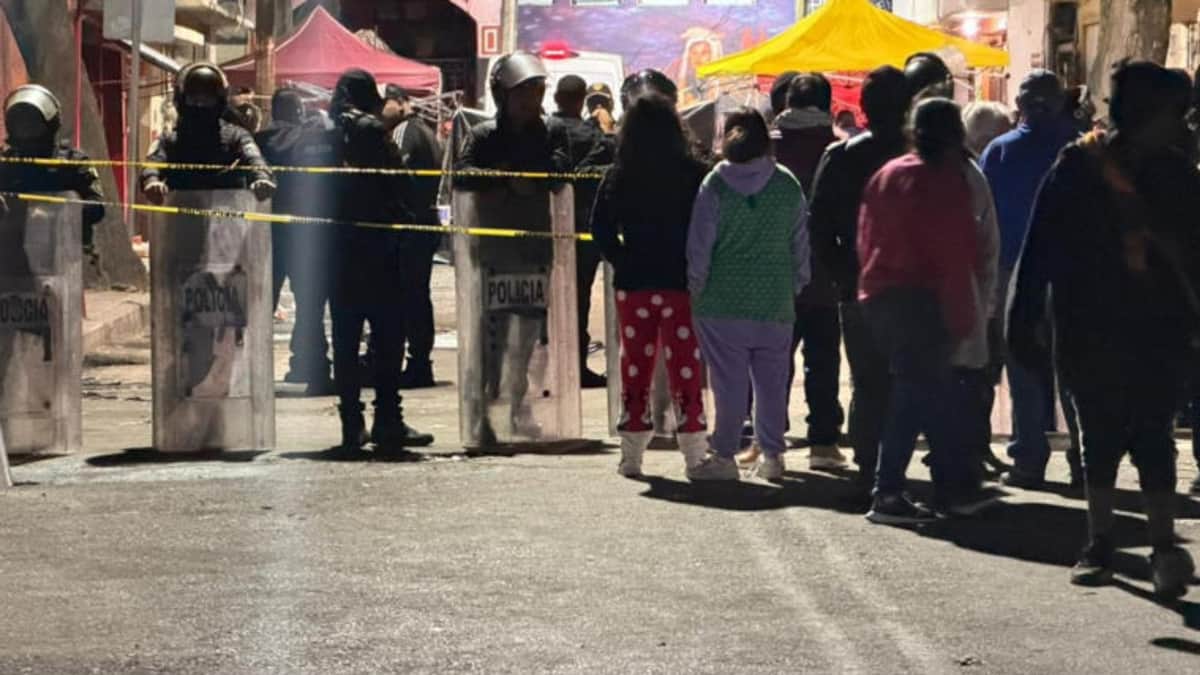 Asesinan a dos hombres que vendían micheladas afuera de un panteón en Coyoacán, CDMX