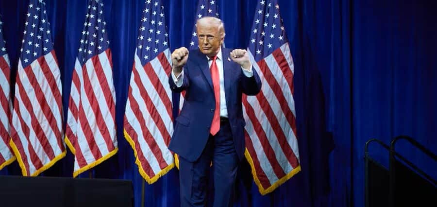 Video: Donald Trump festeja la baja del combustible al ritmo de "Gasolina" de Daddy Yankee