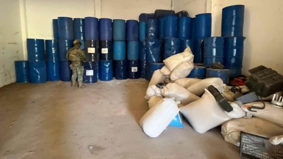 Desmantelan narcolaboratorio en Guerrero que sería del hermano de Emma Coronel, esposa de "El Chapo" Guzmán