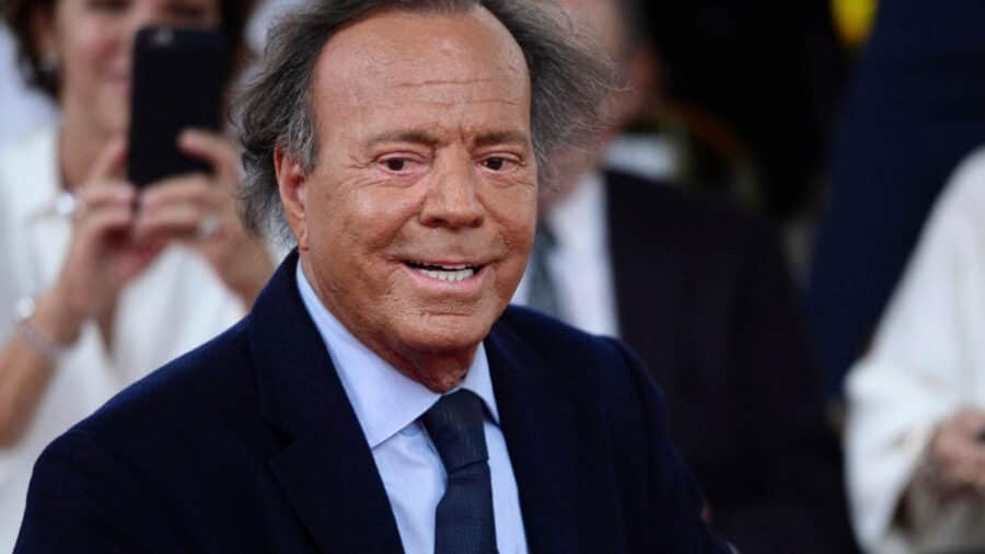 Julio Iglesias rompe el silencio tras acusaciones de agresión sexual