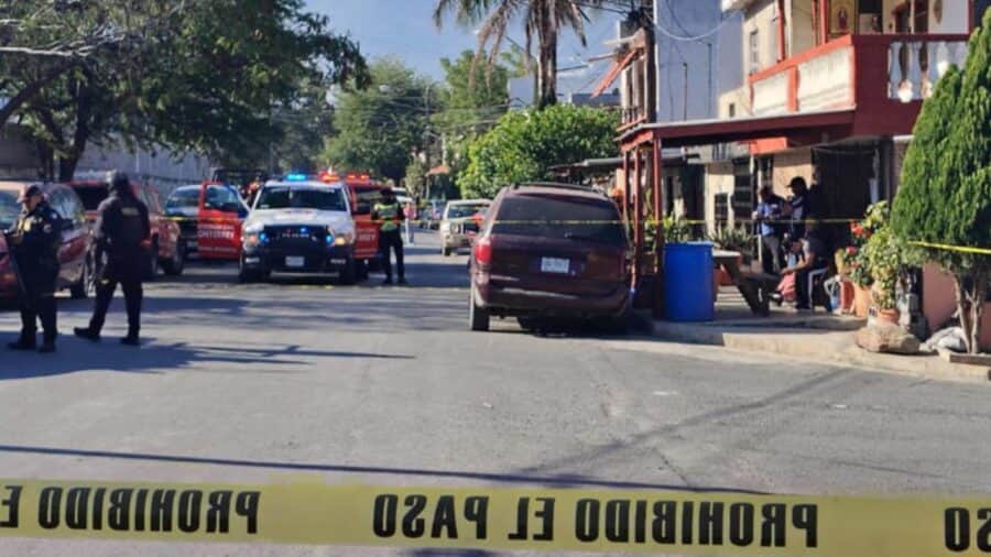 Adulto mayor pierde la vida tras ser aplastado por su camioneta en Monterrey, Nuevo León