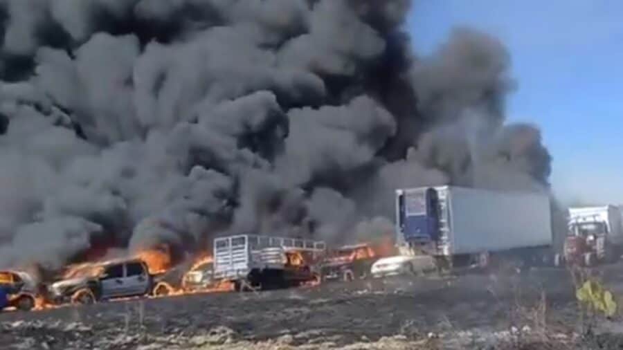 Se incendia corralón de la Fiscalía de Tlaxcala y consume 184 vehículos