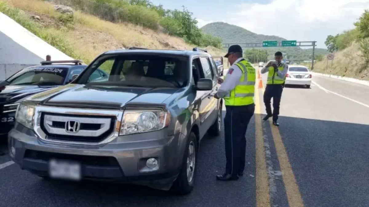 México sancionará a conductores que viajen con más pasajeros de los permitidos en Semana Santa