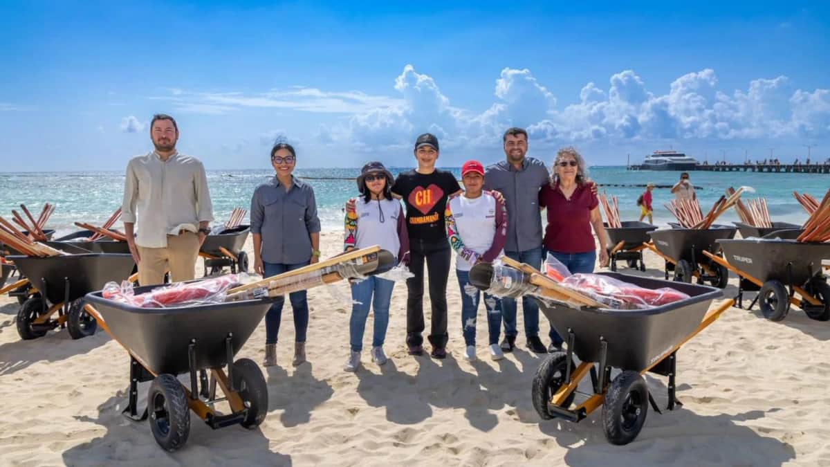 Estefanía Mercado entrega herramientas y uniformes a ZOFEMAT para reforzar atención al sargazo en Playa del Carmen