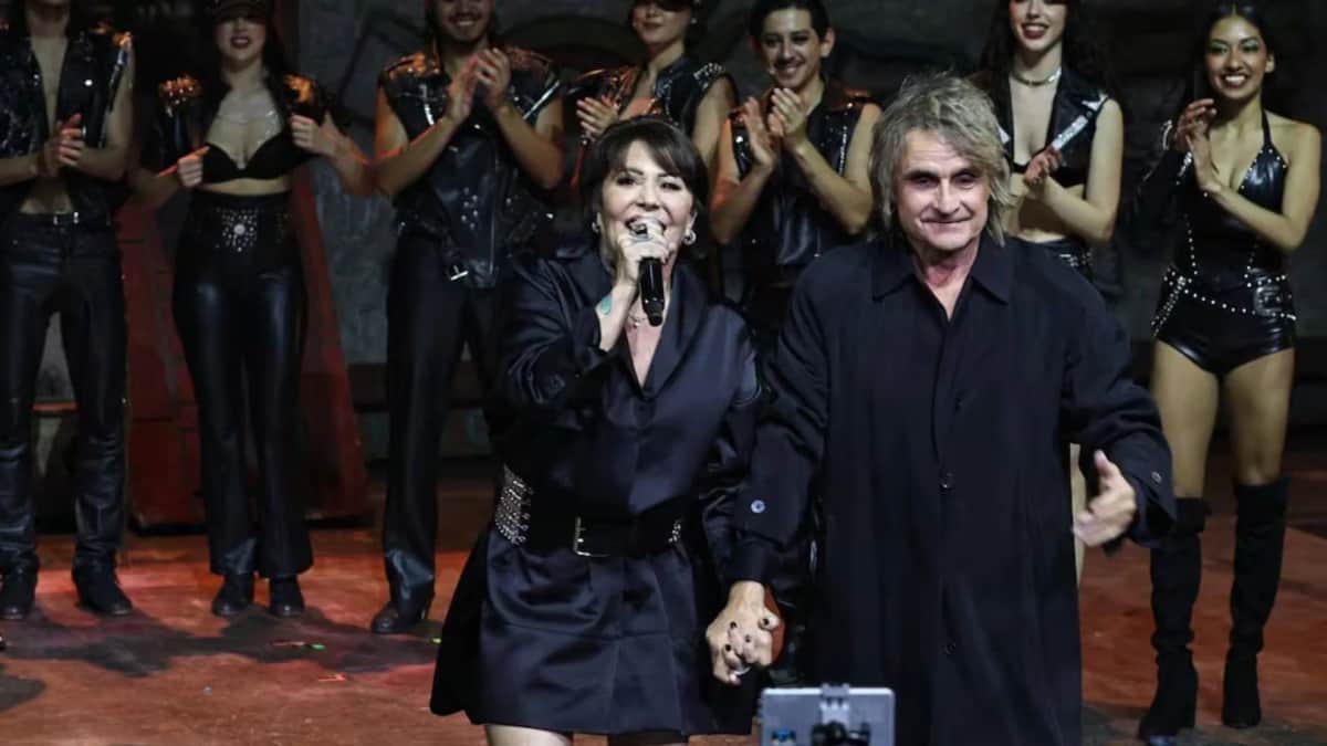 Video: Alejandra Guzmán devela y rompe placa conmemorativa del musical "Malinche"