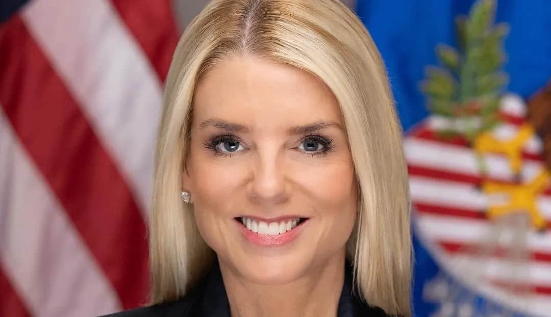 Donald Trump destituye a Pam Bondi como fiscal general