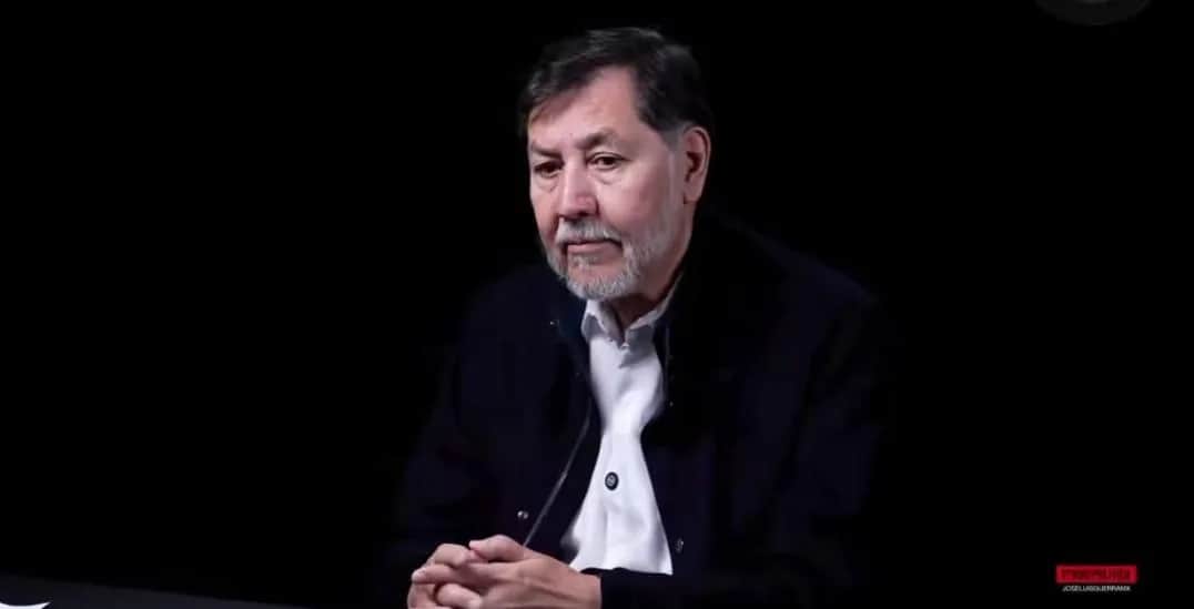 Fernández Noroña abandona entrevista tras ser cuestionado por sus viajes y mansión