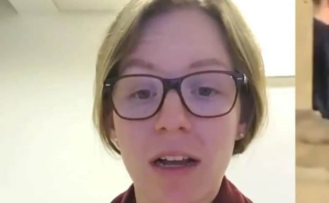 Renuncia funcionaria de Hacienda que tomó el sol en Palacio Nacional