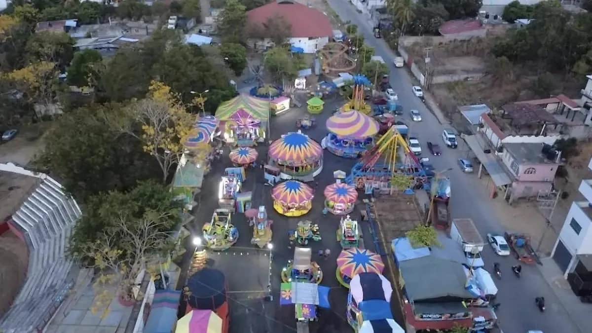 Falla en juego mecánico deja cuatro jóvenes lesionados en feria de Ometepec, Guerrero