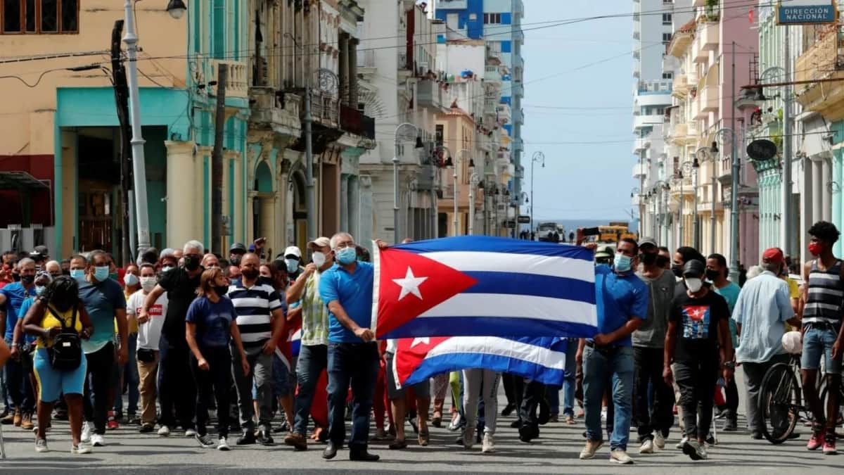 Gobierno de Cuba anuncia la liberación de más de dos mil presos políticos