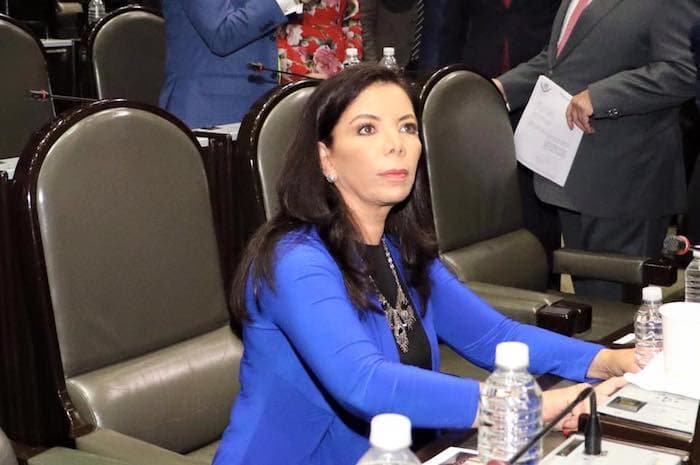 Carolina Monroy asume provisionalmente la Presidencia del PRI tras la renuncia de Beltrones