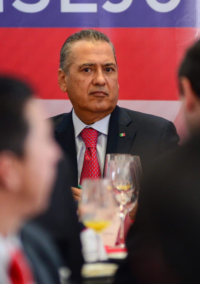 La derrota le machuca la cola al zorro: Manlio Fabio Beltrones renuncia a la presidencia del PRI