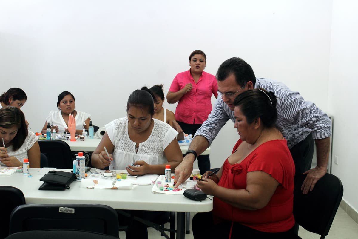 Gobierno de Rafa Castro brinda mayores espacios de crecimiento y capacitación