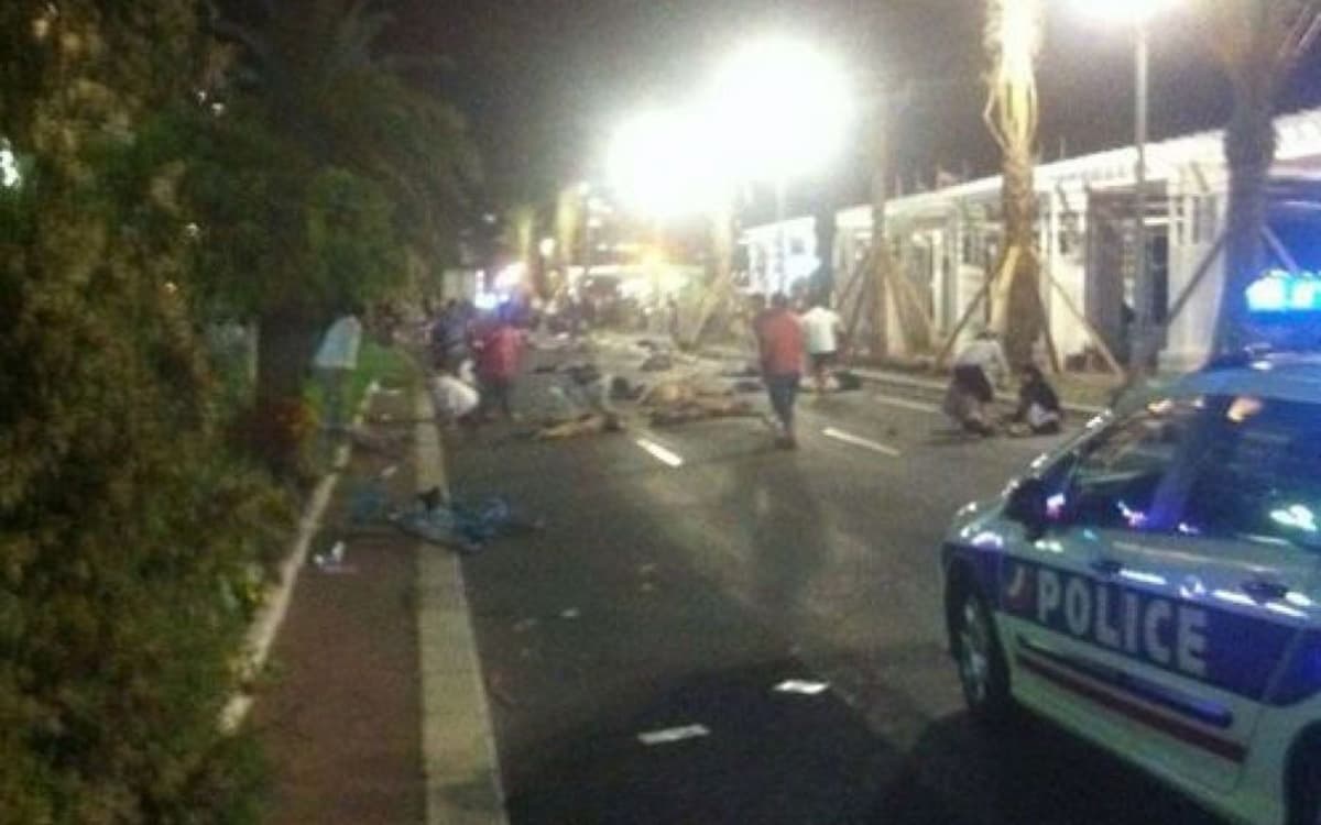 Atentado en Francia: Camioneta embiste multitud